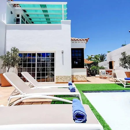 Casa Tauro 아데제